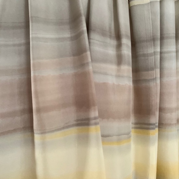 Theory 100% silk pleated skirt - Picture 3 of 5